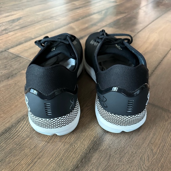 Men’s size 18 Black UA HOVR Sonic 6 shoes - Picture 5 of 6